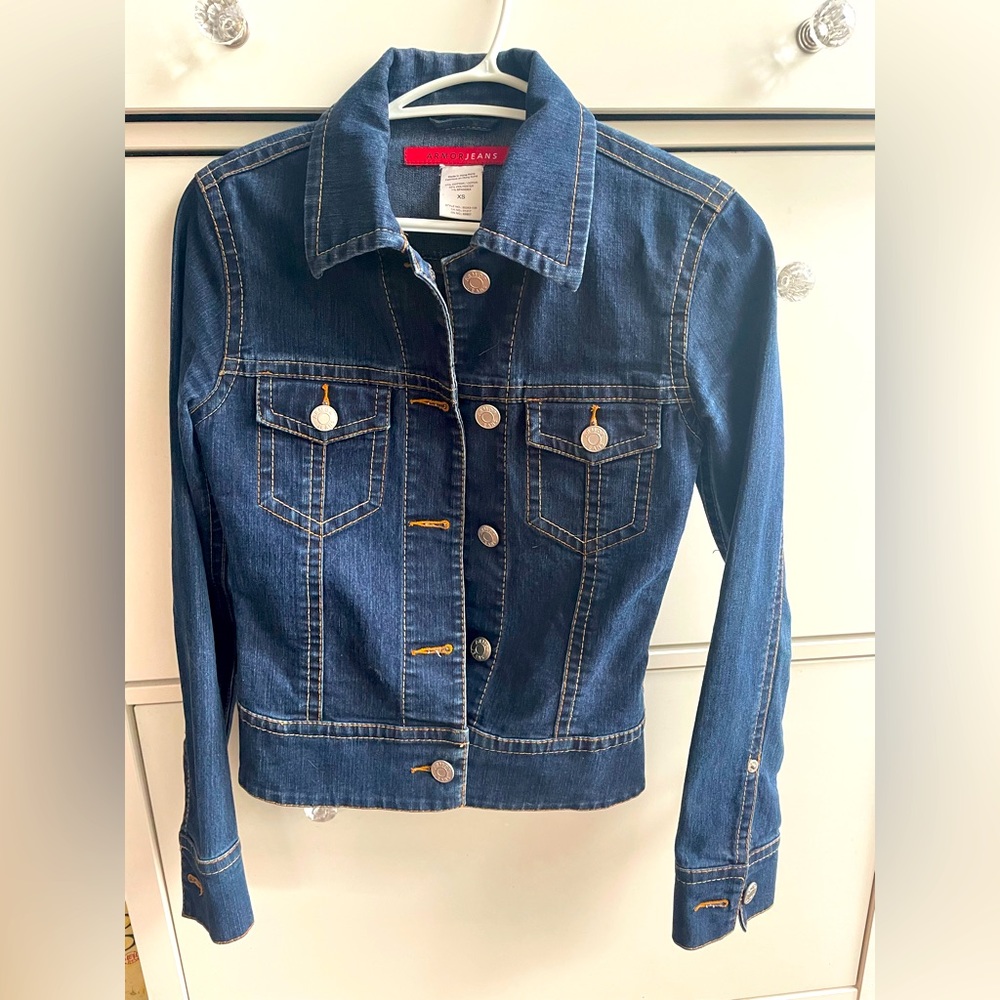 Beautiful fitted jean jacket